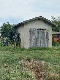 Terreno agricolo e fabbricato ricovero attrezzi