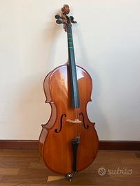 Violoncello in abete e acero.