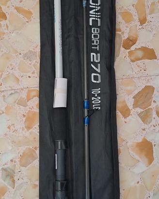 canna da pesca in mare da barca