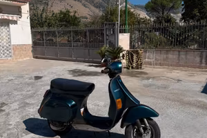 Vespa Hp 50 1990  con libretto originale piaggio .