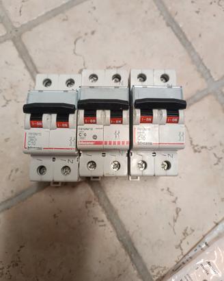 Set di 3 Interruttori magnetotermici Bticino F810N