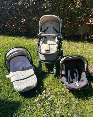 Passeggino trio colore grigio