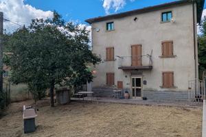 Casale con terreno ad Anghiari