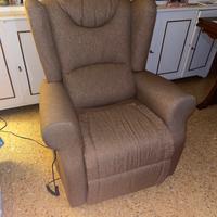 Poltrona elettrica per anziani, pari al nuovo