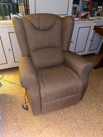 Poltrona elettrica per anziani, pari al nuovo