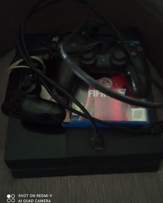 playStation 4  500 GB con due joystick e due gioch