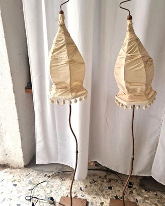 2 lampade da pavimento etniche in ferro