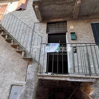 BILOCALE DA RISTRUTTURAE CON CASCINA