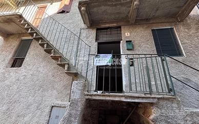 BILOCALE DA RISTRUTTURAE CON CASCINA