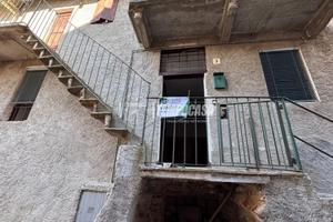 BILOCALE DA RISTRUTTURAE CON CASCINA