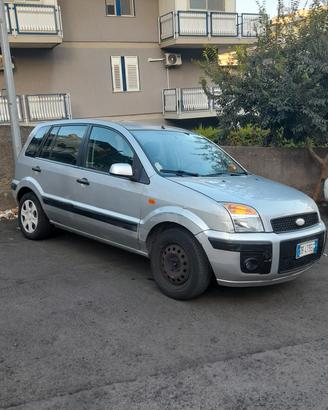 Ford Fusion 1.4 con lavori da fare