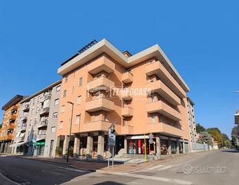 2 LOCALI AMPIA METRATURA IN CENTRO!