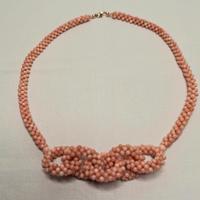 Collana di corallo rosa.  Vintage 