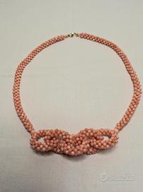 Collana di corallo rosa.  Vintage 