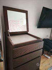 Cassettiera con specchio toletta