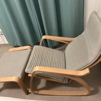 Sedia a dondolo e poggiapiedi IKEA Poang