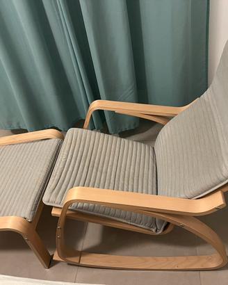 Sedia a dondolo e poggiapiedi IKEA Poang