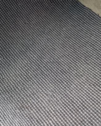 due rotoli di moquette 