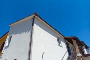 Appartamento con terreno e capanni
