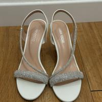 Sandali con tacco basso