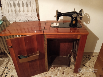 Macchina da cucire a pedale Singer