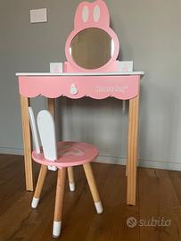 Tavolo da trucco con sedia rosa bambina