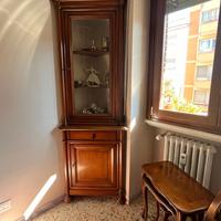 Angoliera con vetrina
