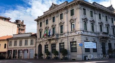 Bilocale con doppio balcone e garage-Varese