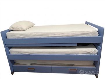 Letto triplo salvaspazio azzurro con cassetti