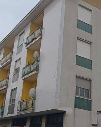 Appartamento di 90 m² con 3 locali e box auto a Ba
