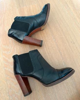 Stivaletti in pelle con tacco