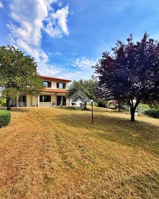 VILLA SINGOLA A GUALDO TADINO