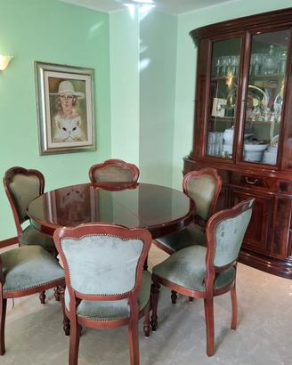 Sala da pranzo completa in stile classico