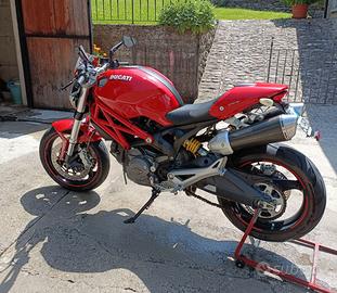 Ducati Monster 696