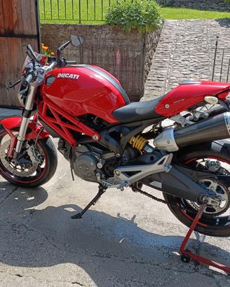 Ducati Monster 696