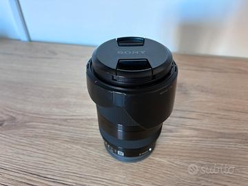 Obiettivo Sony E-mount 18-200