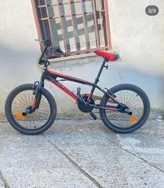 Bicicletta. Bmx. sterzo trecentosessanta gradi