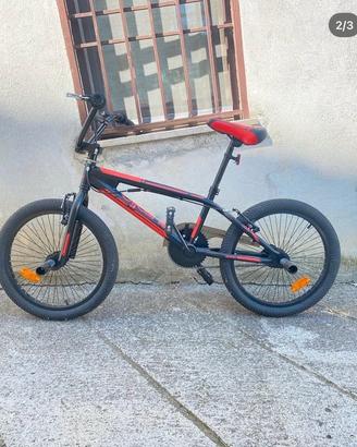 Bicicletta. Bmx. sterzo trecentosessanta gradi