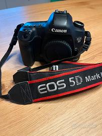 Canon eos 5D mark iii full frame