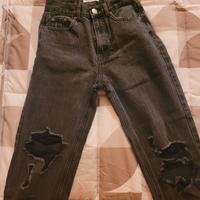 pantaloni strappati bershka 