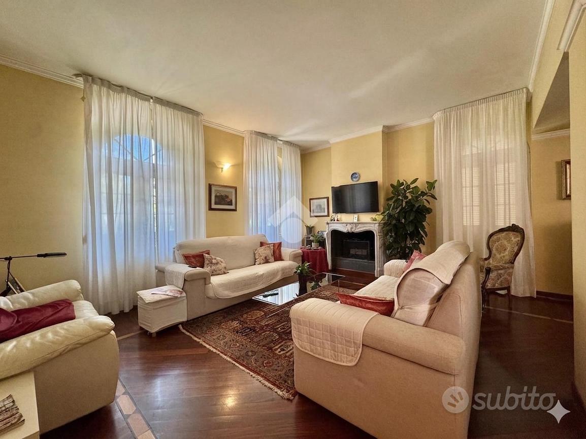 VILLA SINGOLA A NOVARA - Altro