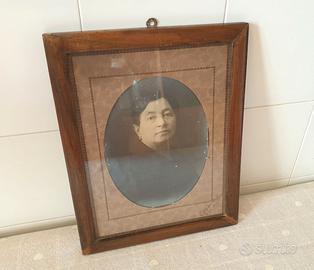 Ritratto femminile fotografia epoca '800 in ovale