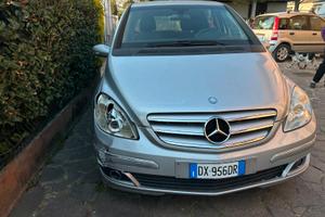 Mercedes Classe B180 automatica diesel incidentata