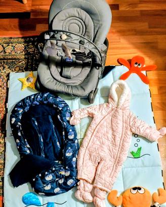 Tuta da sci, sacco invernale, dondolino e tappeto