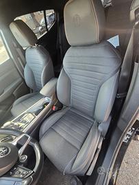 Alfa Romeo Tonale sedili interni sportivi