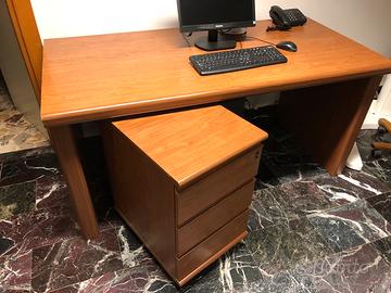 Scrivania e cassettiera