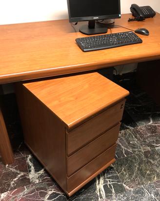 Scrivania e cassettiera