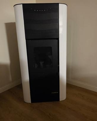 Termostufa a pellet KARMEK ONE 15 kW Modello BERNA