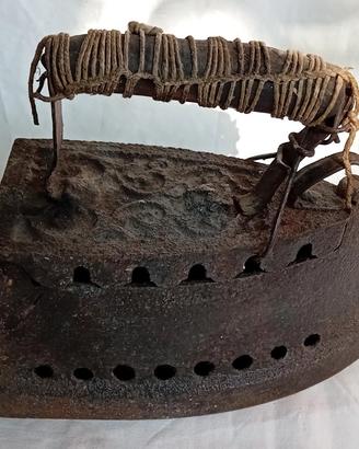 antico ferro da stiro a carbone