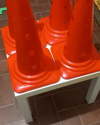 Coni con fori colore rosso -Altezza 52 cm